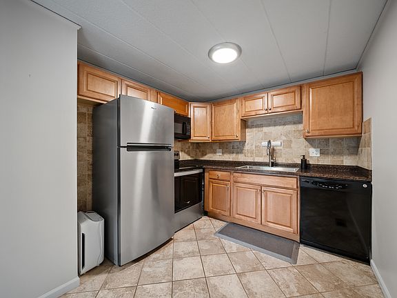 5th image of 1102 Westover Ln Unit 1B