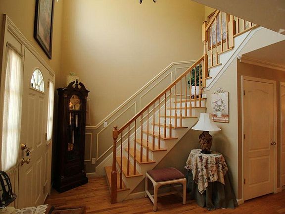 2nd image of 203 Westcott Blvd #2