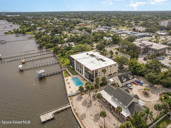 5th image of 525 Indian River Ave SE #303