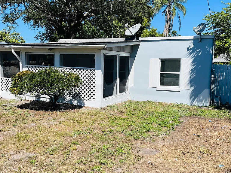 920 E Seneca Ave — Photo 3