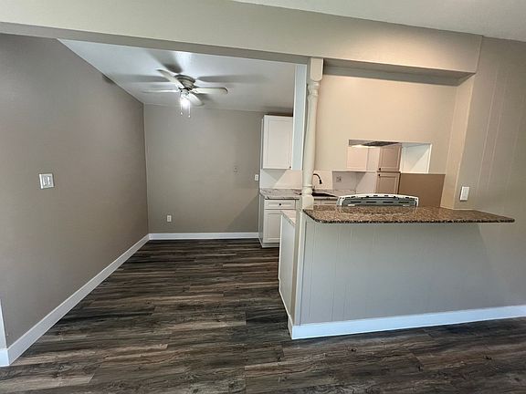 3rd image of 17371 Queens Ln APT 2