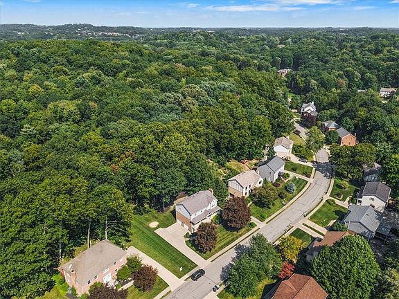 3rd image of 328 Cloverdale Dr