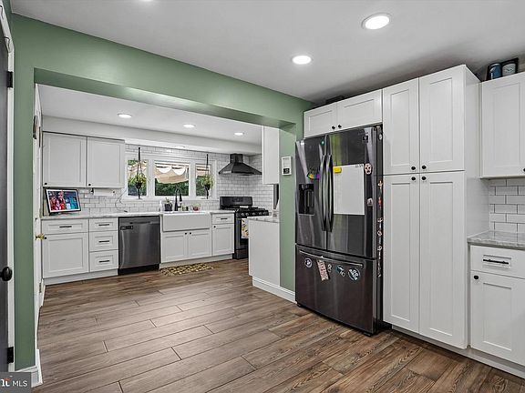 5th image of 3032 Edmonds Rd
