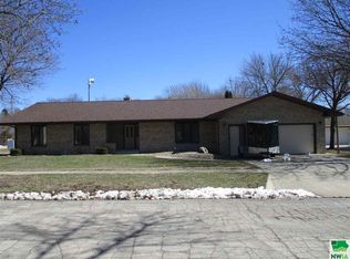 311 S 1st St, Laurens, IA 50554
