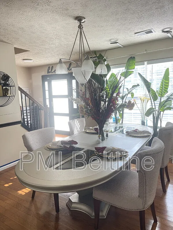 4 bed, 3.5 bath, $2,885 — Photo 2