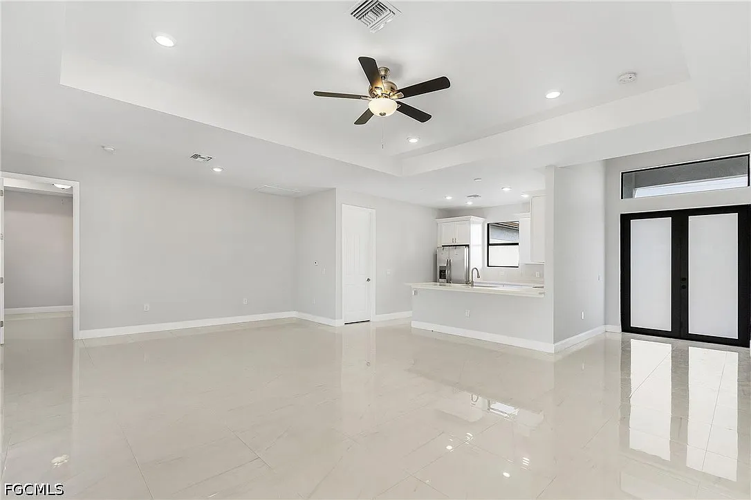 3 bed, 2.0 bath, 1656 sqft, $2,045 — Photo 3