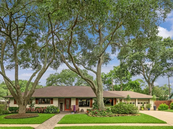 822 Venice St, Sugar Land, TX 77478