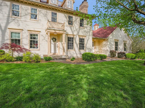 8312 Wallinwood Springs Dr, Jenison, MI 49428