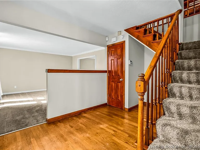 2201 Glenn Abbey — Photo 4