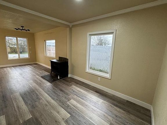 5th image of 204 2nd Ave N #R