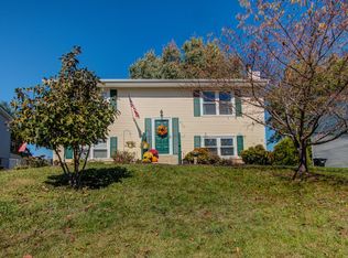 8325 Willow Ridge Rd, Roanoke, VA 24019