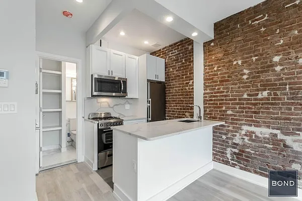 Rented by Bond New York | media 24