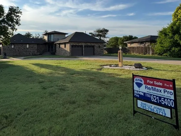 909 Crescent Dr, Ness City, KS 67560