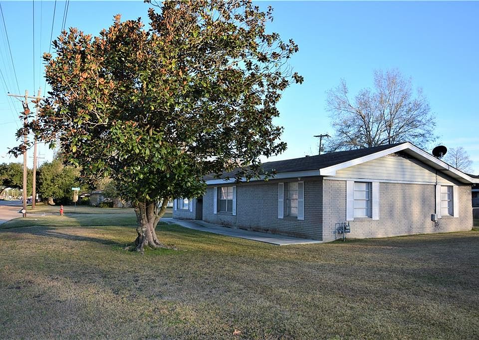1st image of 601 W McNeese St