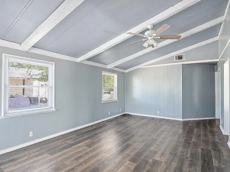 1505 Elyse Dr — Photo 4