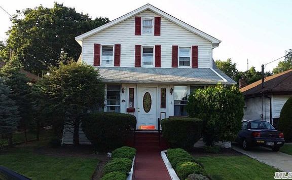 2nd image of 39 Nassau Blvd