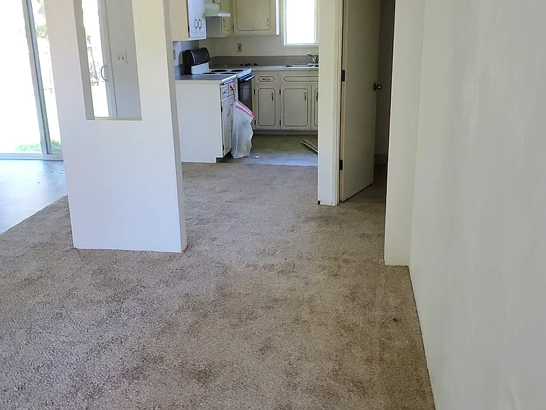 4285 River Rd — Photo 2