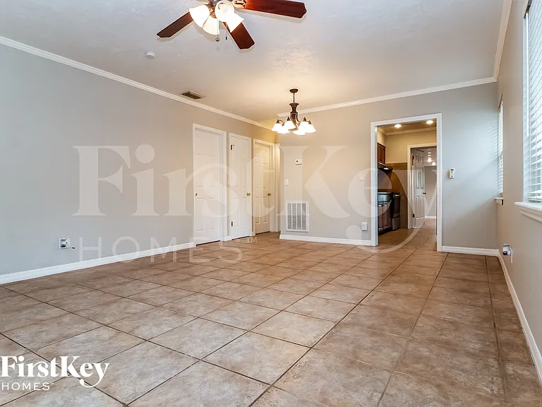 3113 Union St N — Photo 4