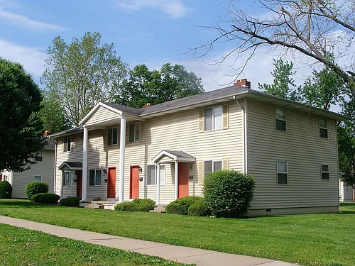 Colonial Manor Apartments Photo 1