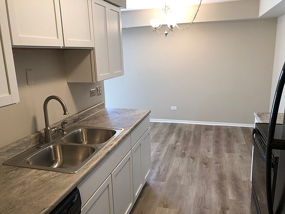 2nd image of 905 Casey Ct #6