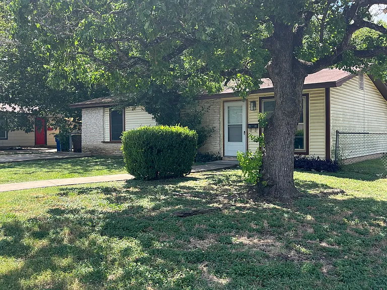 2600 Friar Tuck Ln — Photo 2