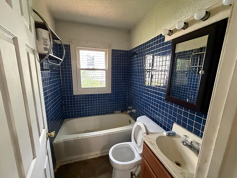 1400 S Westmoreland Ave — Photo 9