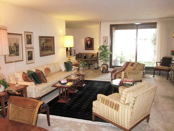 4th image of 1818 E Shorewood Blvd Unit 106