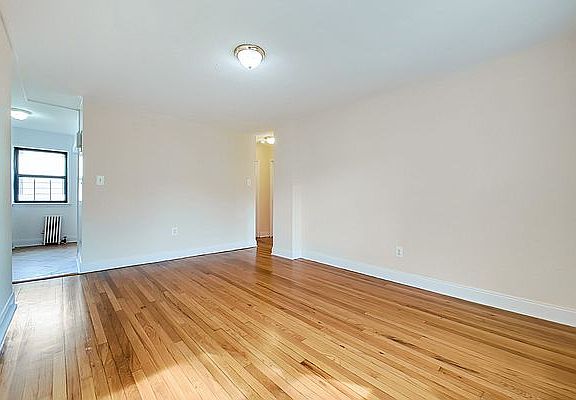 2nd image of 20-51 Crescent St #1B