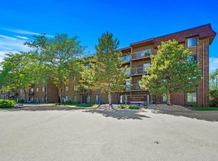 820 Elder Rd #C104, Homewood, IL