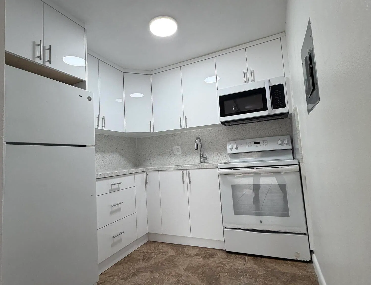 1 bed, 1.0 bath, 591 sqft, $1,750 — Photo 2
