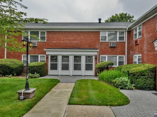 45 Regency Park, Ramsey, NJ 07446