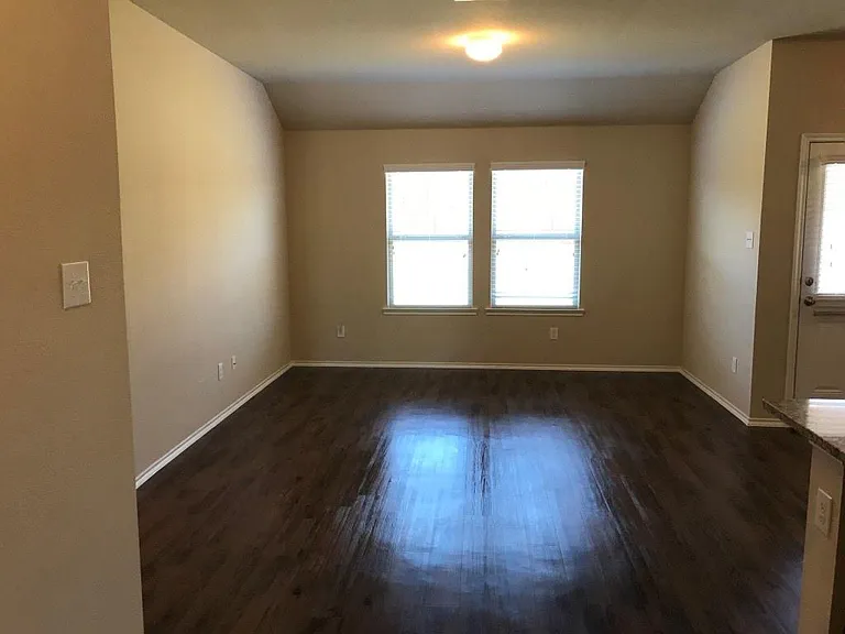 2126 Shady Glen Trl — Photo 8