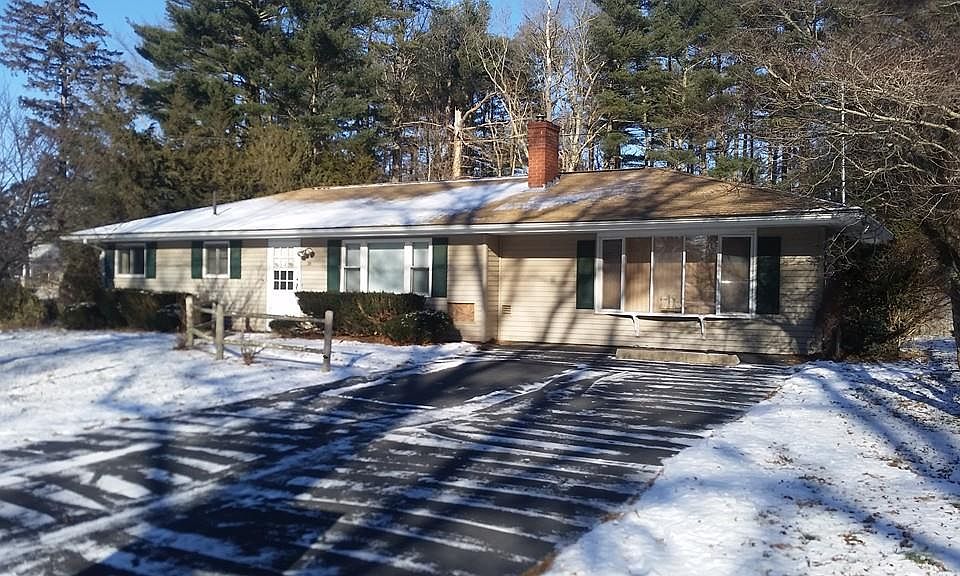 2nd image of 26 Reservoir Ave