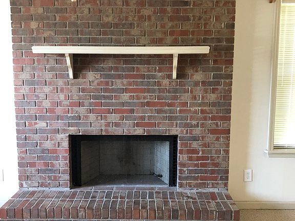 Gas Fireplace in the living Room