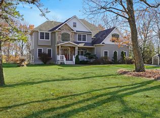 111 Highland Dr, Lakeville, PA 18438