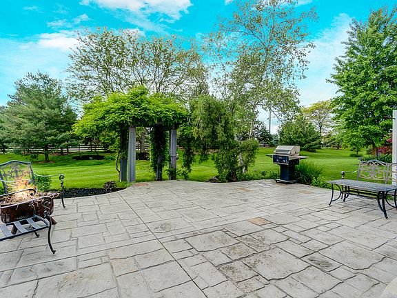 3rd image of 8733 Davington Dr