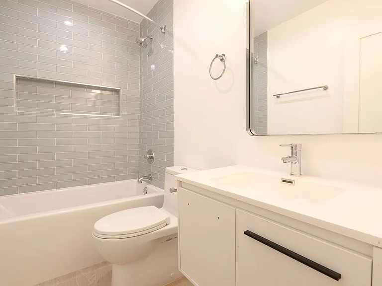 1727 N Edgemont St — Photo 12