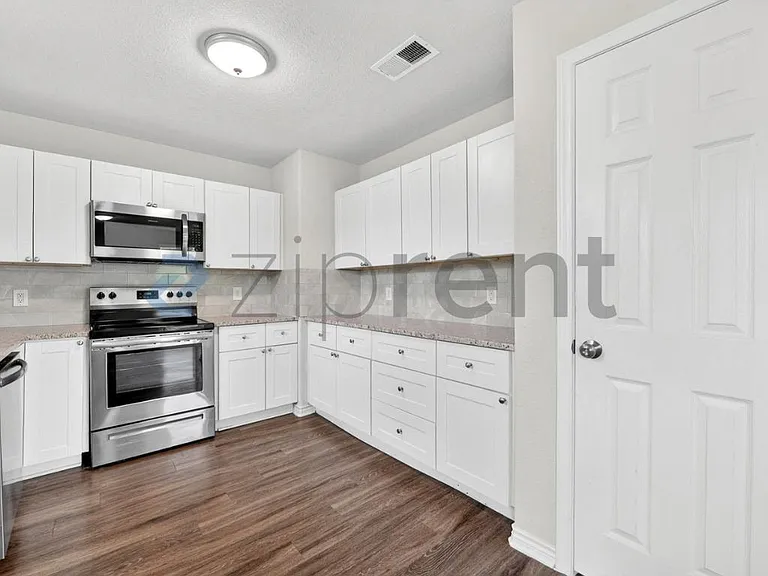 317 Jones St — Photo 9