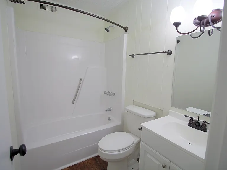 506 Gurley St — Photo 7