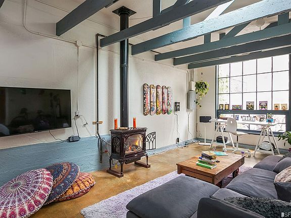 2nd image of 1535 Oak St #5