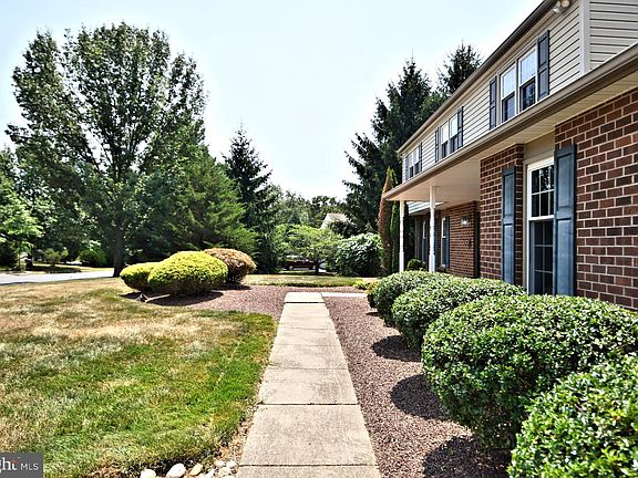 4th image of 97 Redwood Dr