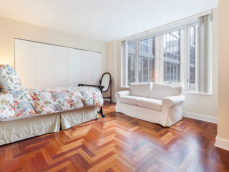 220 Riverside Blvd #6U — Photo 4
