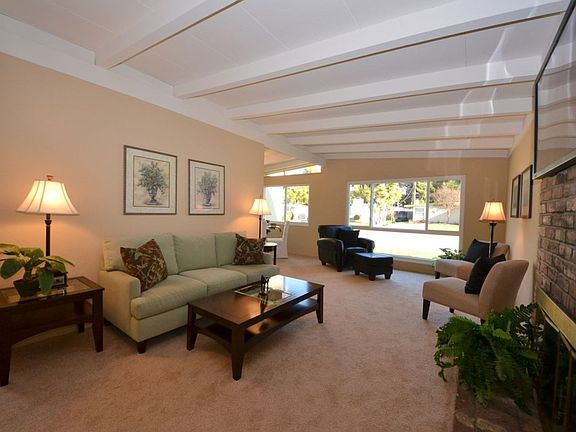 4th image of 986 Las Palmas Dr