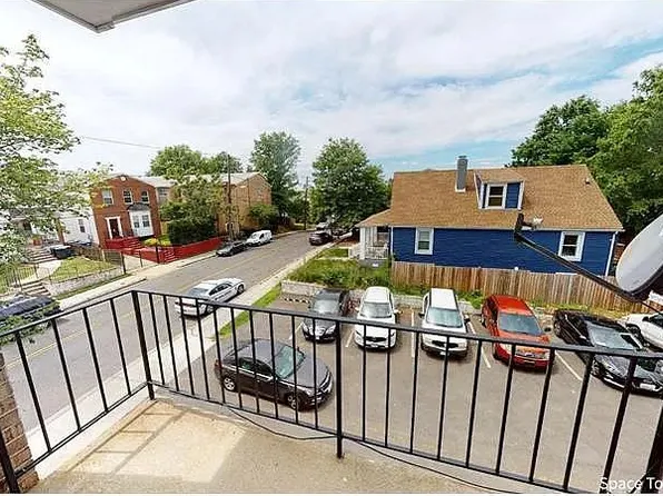 5044 C St SE #4, Washington, DC 20019