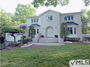 7 Knollwood Ct, Manalapan, NJ