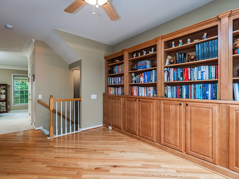 703 W Oakmeade Dr — Photo 6
