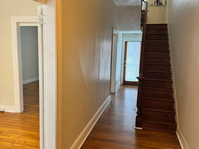 210-212 N Potomac St — Photo 4