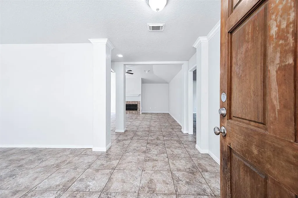 3 bed, 2109 sqft, $2,000 — Photo 3