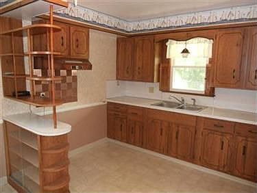 2nd image of 3253 Hermosa Dr