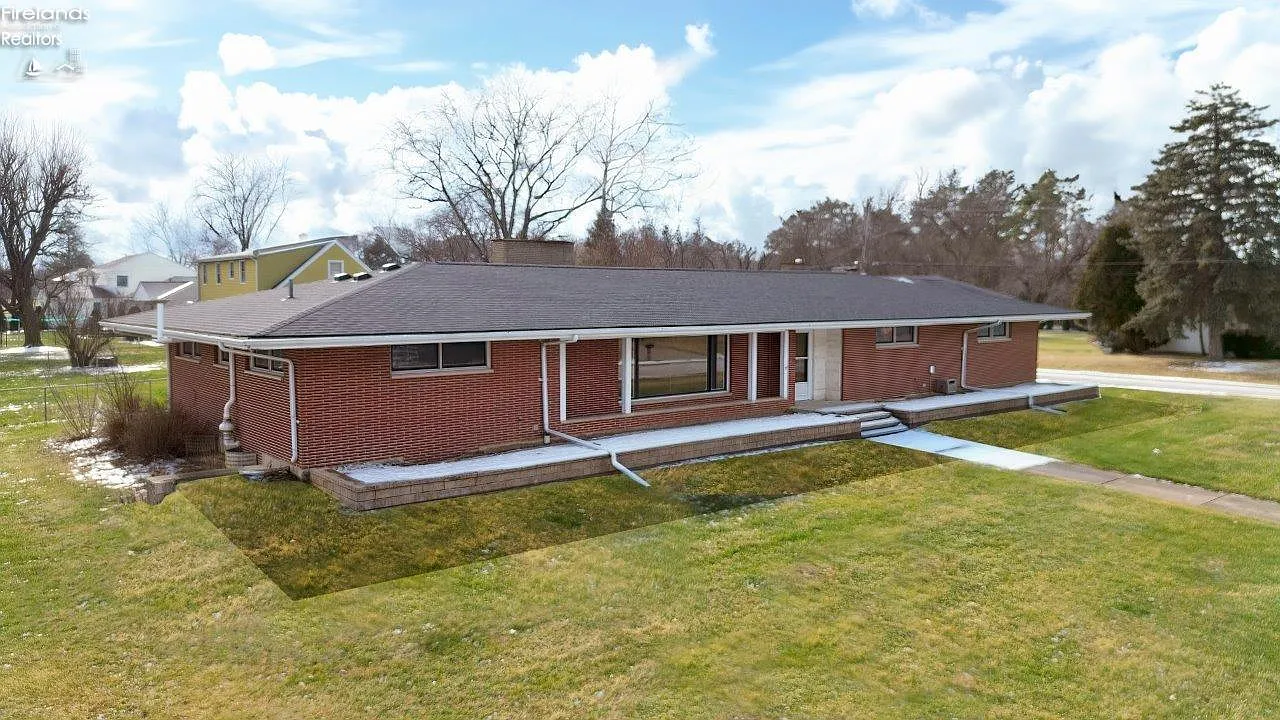 208 Spruce St photo 1
